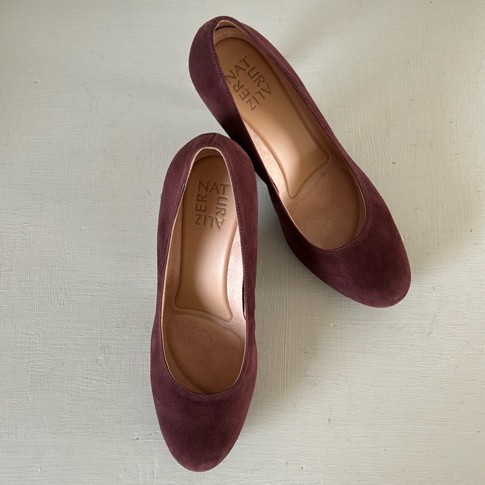 Naturalizer wine coloured suede heels